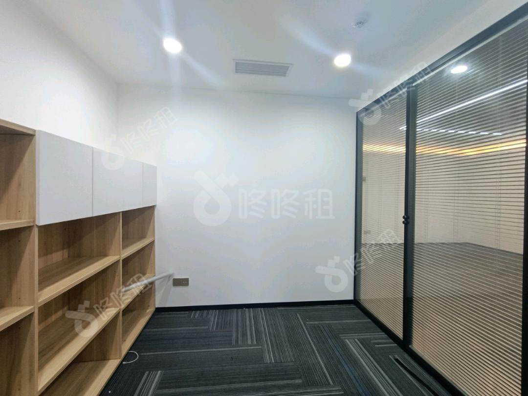 金运世纪大厦_187平_精装_办公室隔间