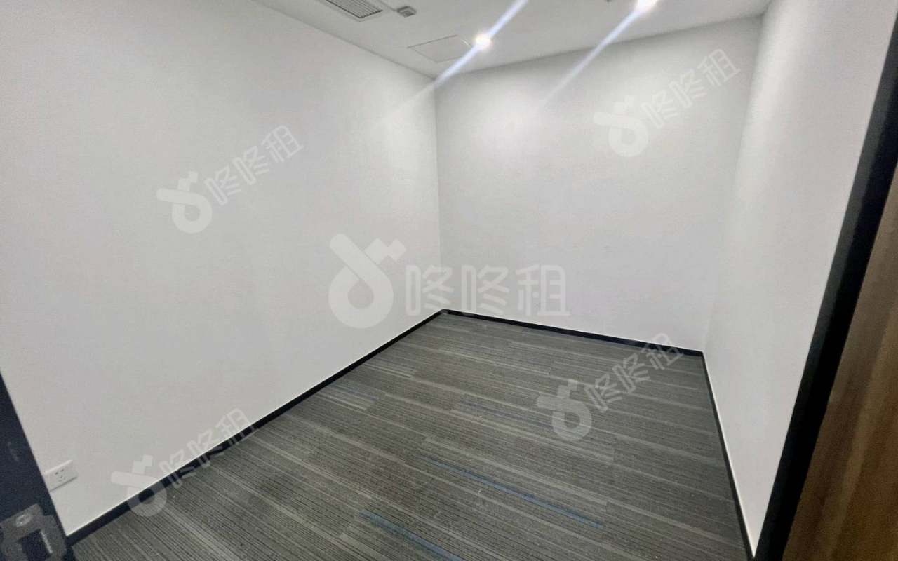 坂田生态科技园_215平_精装_办公室隔间