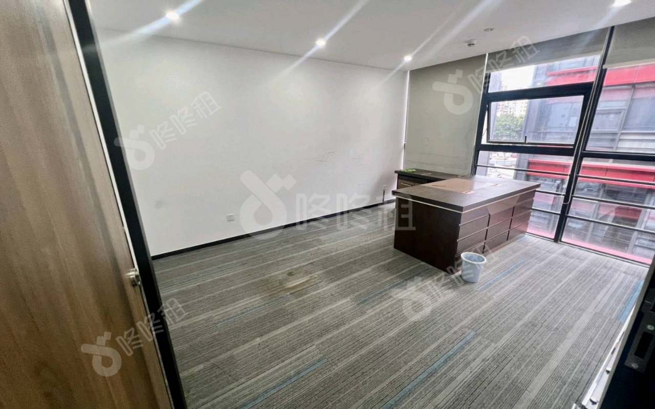 坂田生态科技园_215平_精装_办公室隔间