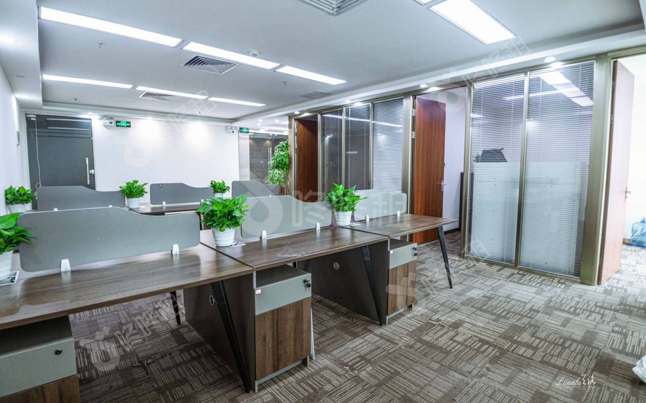 海岸城大厦_228平_精装_办公室开间