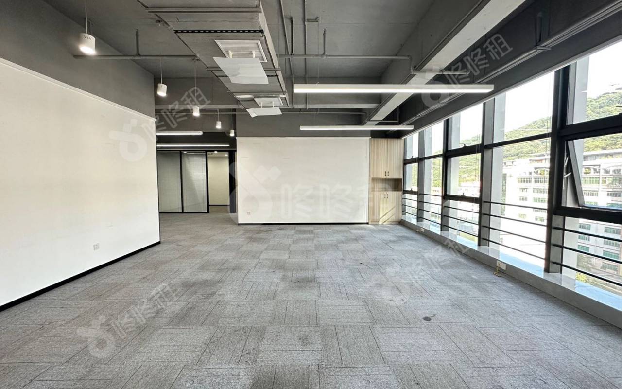 奋成智谷大厦_330平_精装_办公室开间