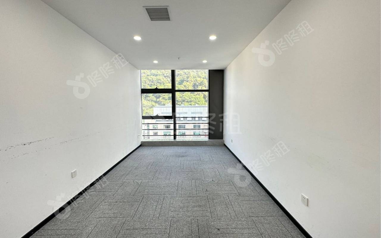 奋成智谷大厦_330平_精装_办公室隔间