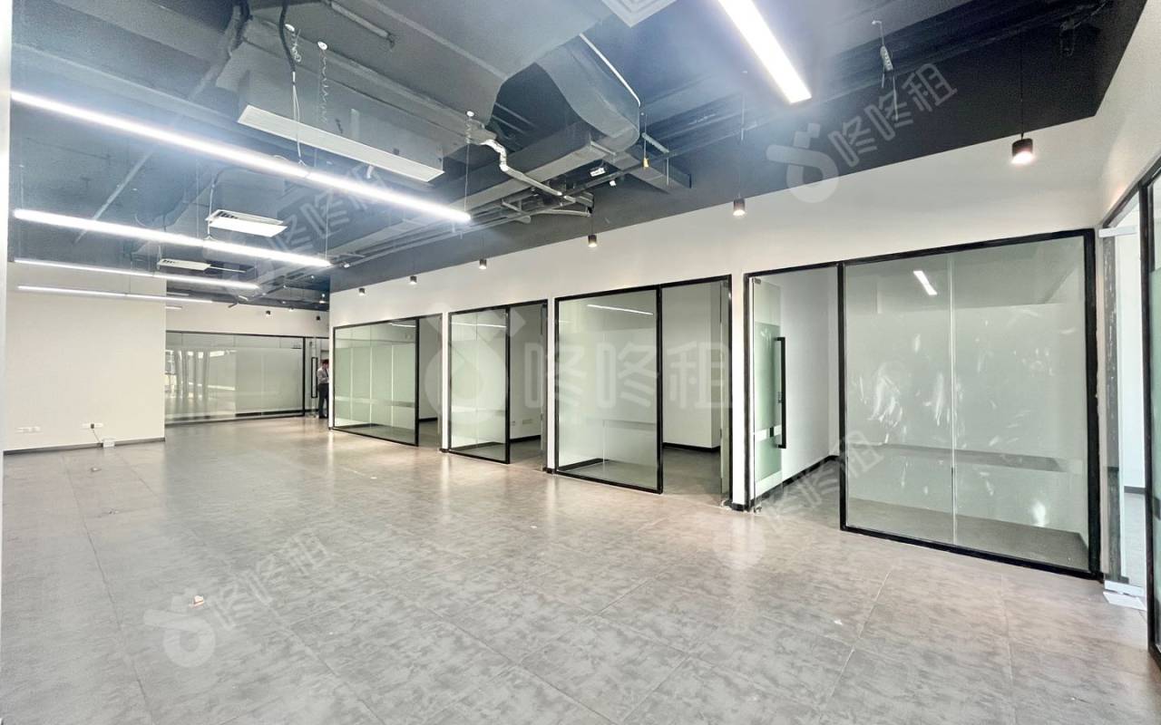 海翔广场_272平_精装_办公室开间