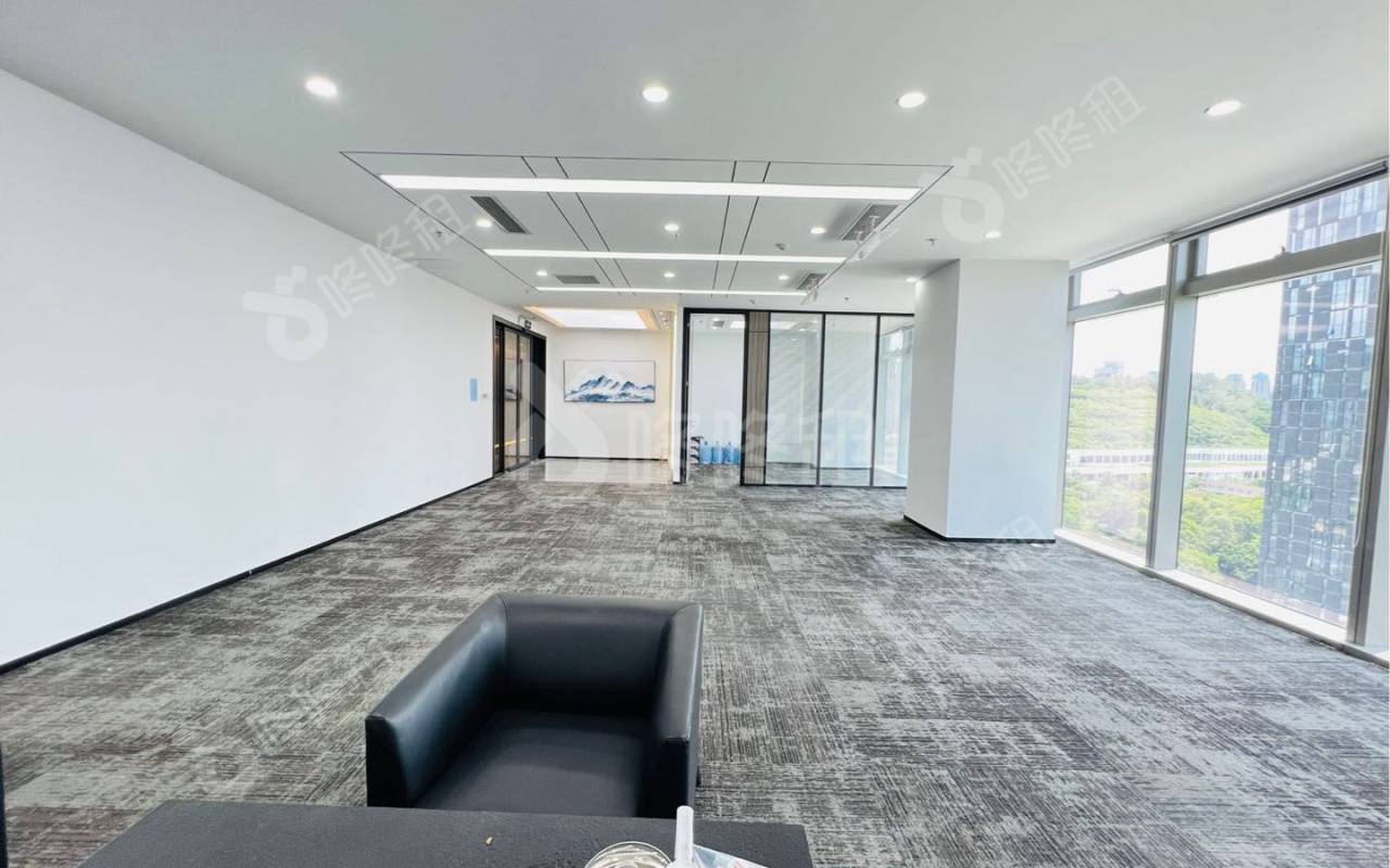 侨城一号_174平_精装_办公室开间