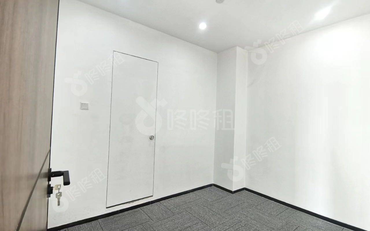 京基御景峯大厦_259平_精装_办公室隔间