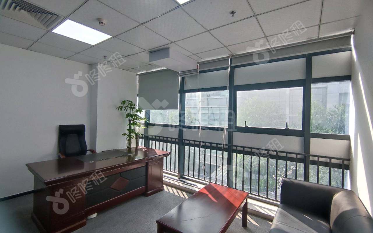 兰光科技大厦_368平_精装_办公室隔间