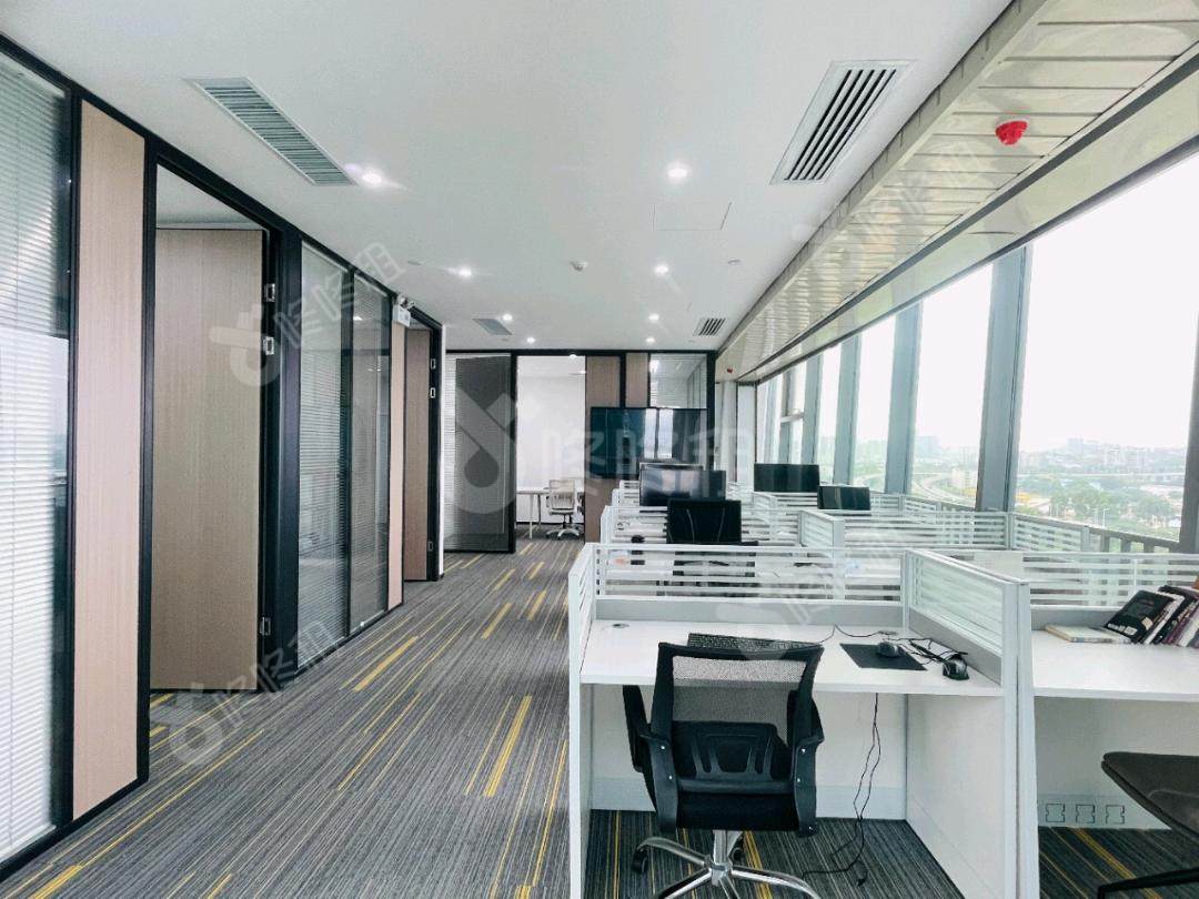 酷派大厦_153平_精装_办公室开间