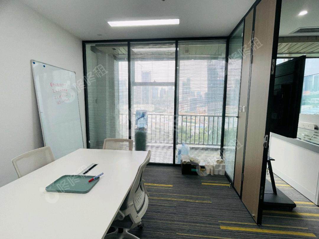 酷派大厦_153平_精装_办公室隔间