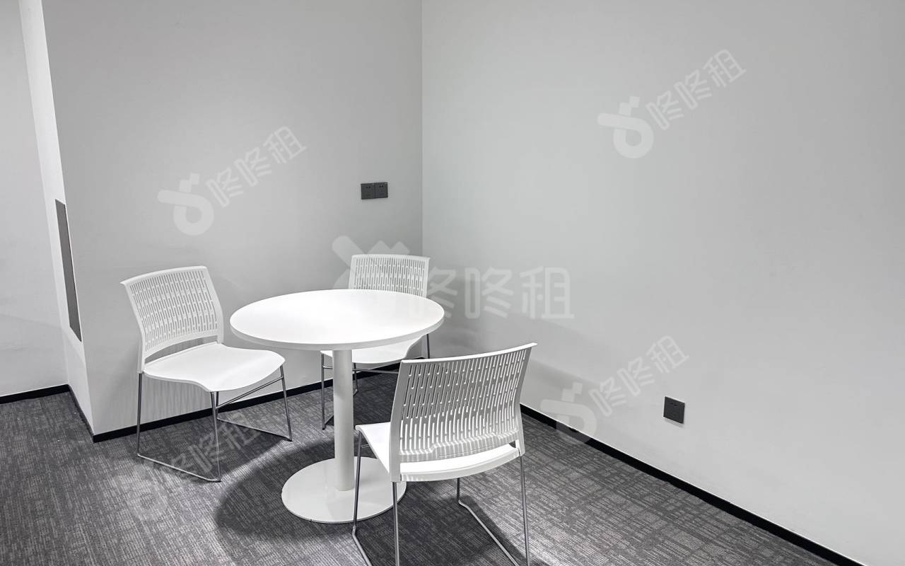 新时代广场_256.72平_毛坯_办公室隔间