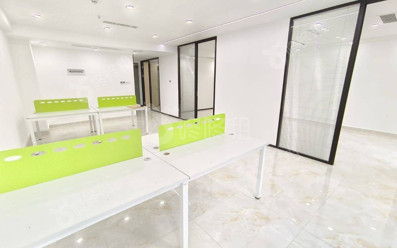 光浩国际中心_162平_精装_办公室开间