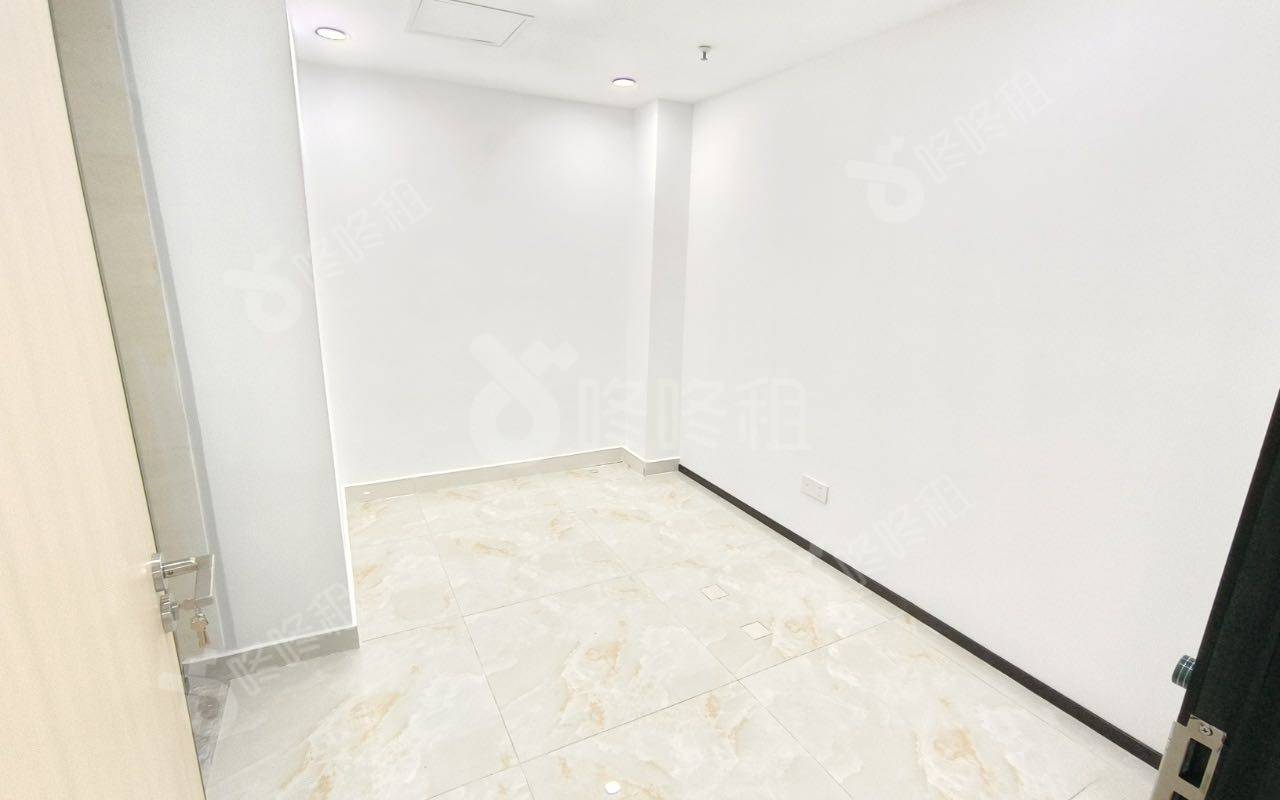 光浩国际中心_162平_精装_办公室隔间