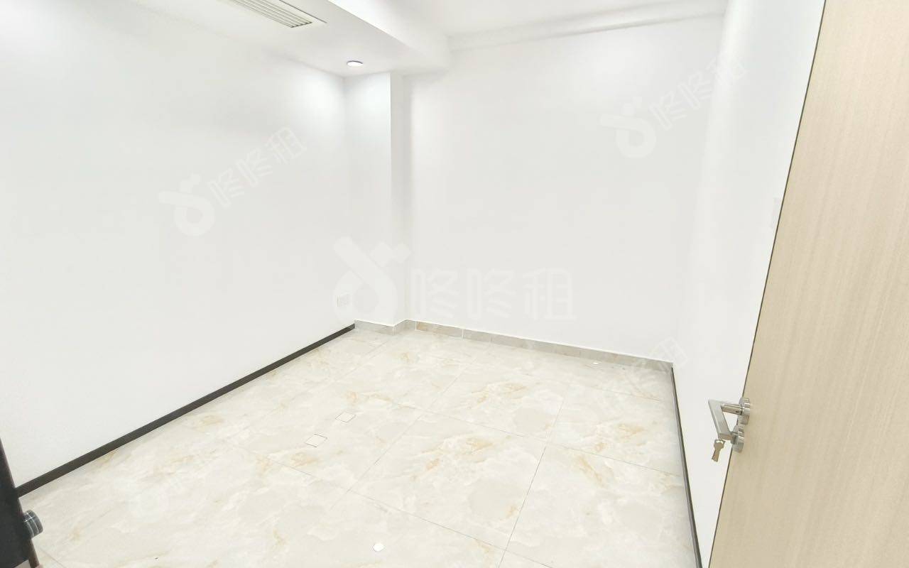 光浩国际中心_162平_精装_办公室隔间