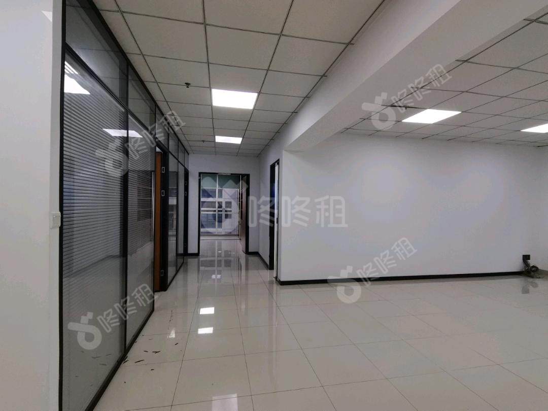 蓝坤集团大厦_290平_精装_办公室开间