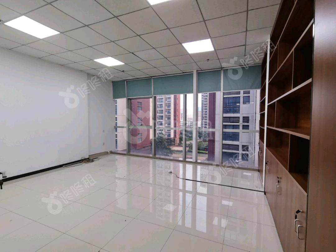 蓝坤集团大厦_290平_精装_办公室隔间