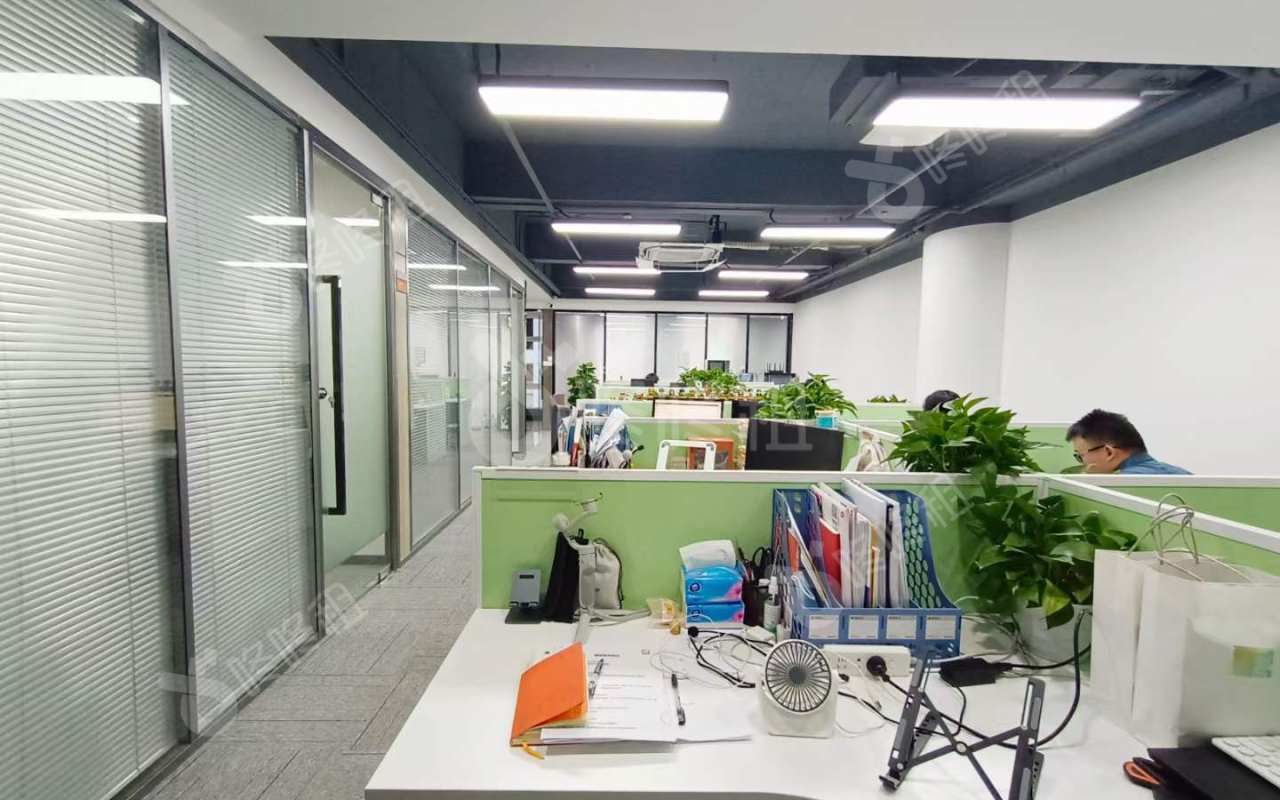 天安数码时代大厦_338平_精装_办公室开间