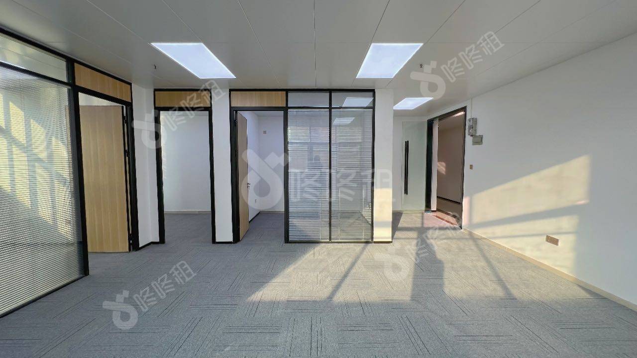 华创达怡晖大厦_150平_精装_办公室开间