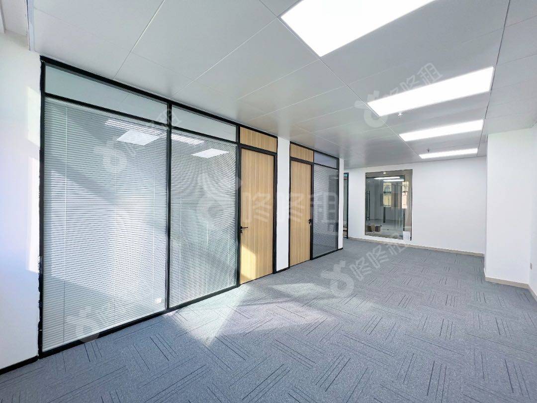 华创达怡晖大厦_138平_精装_办公室开间
