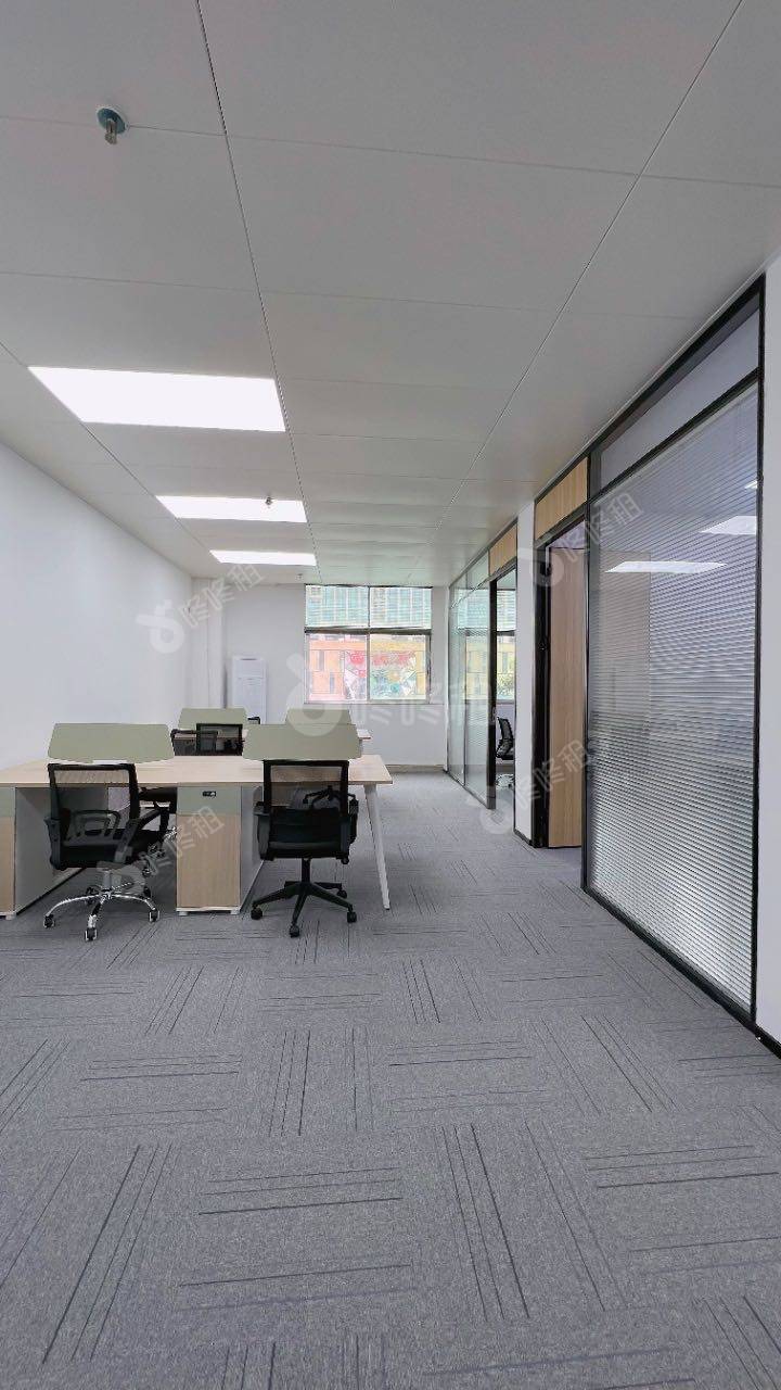 华创达怡晖大厦_138平_精装_办公室开间