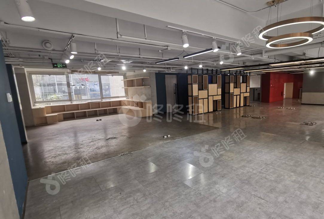 万科云城设计公社_312平_精装_办公室开间