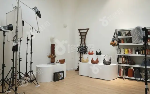 万科云城设计公社_43平米_精装_办公室房源出租