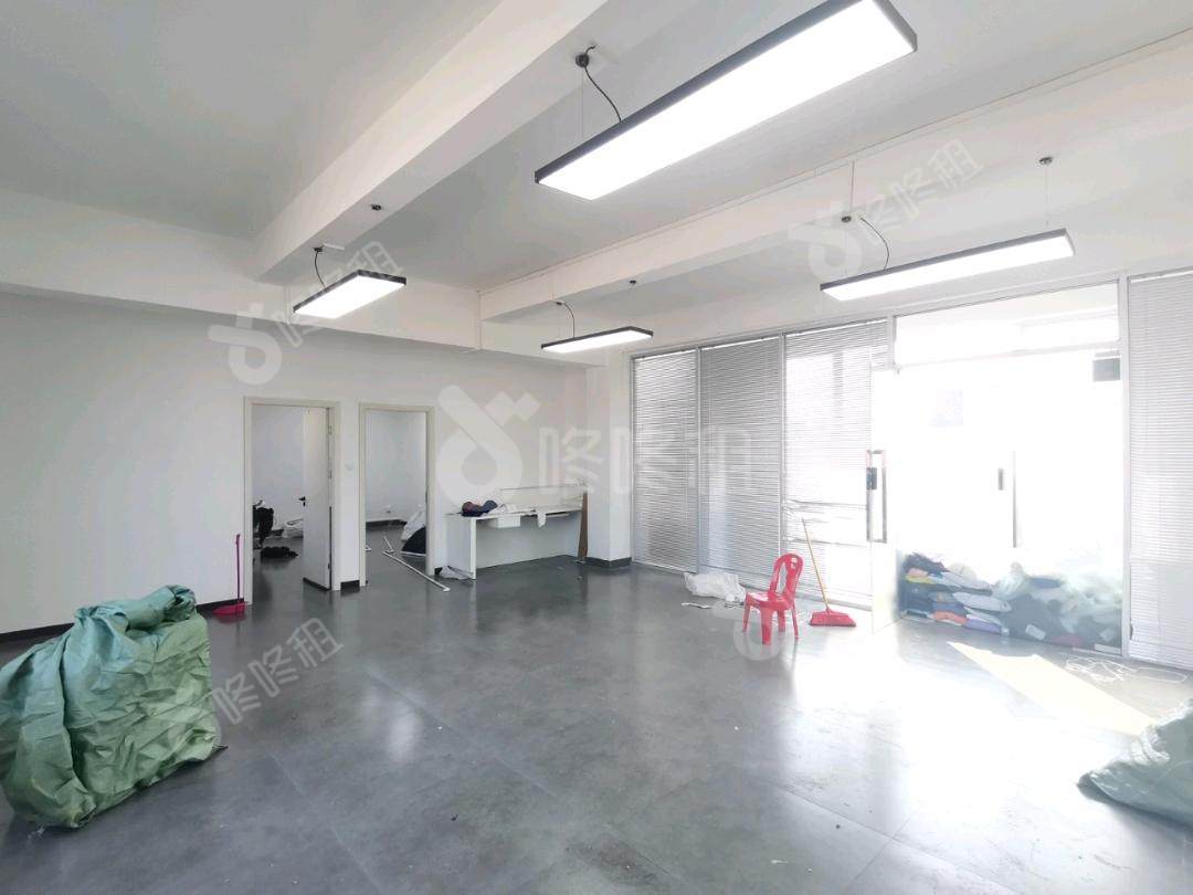 睿志创意园_158平_精装_办公室开间