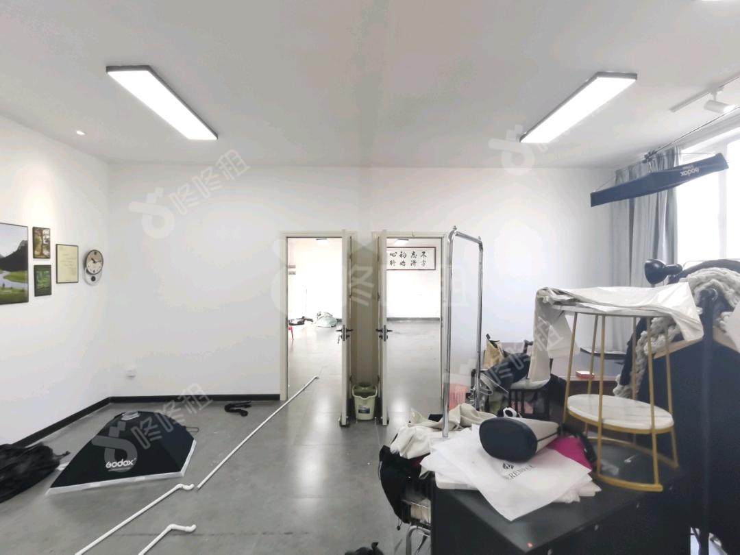 睿志创意园_158平_精装_办公室隔间