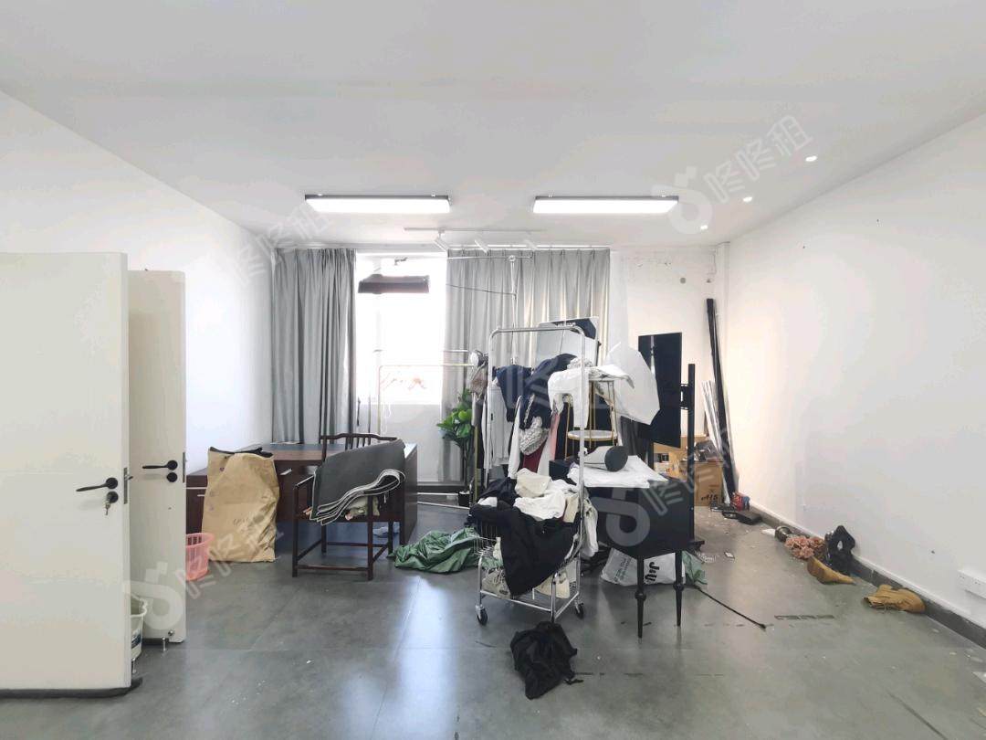 睿志创意园_158平_精装_办公室隔间