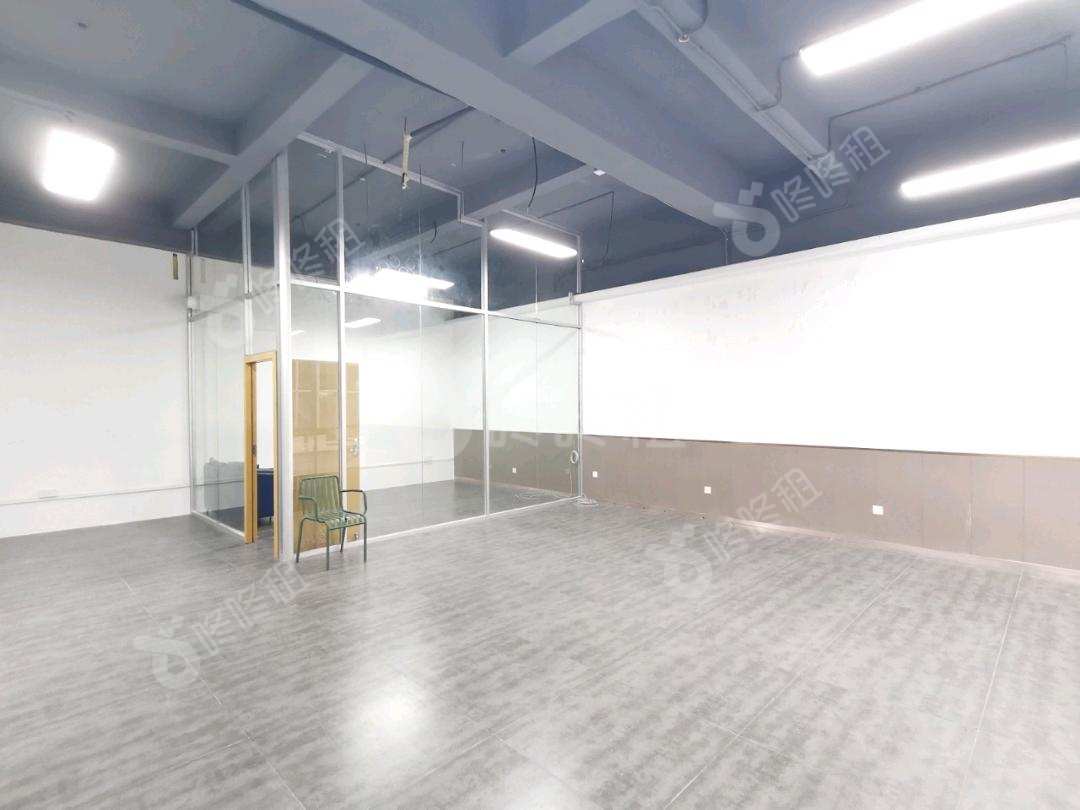 睿志创意园_126平_精装_办公室开间