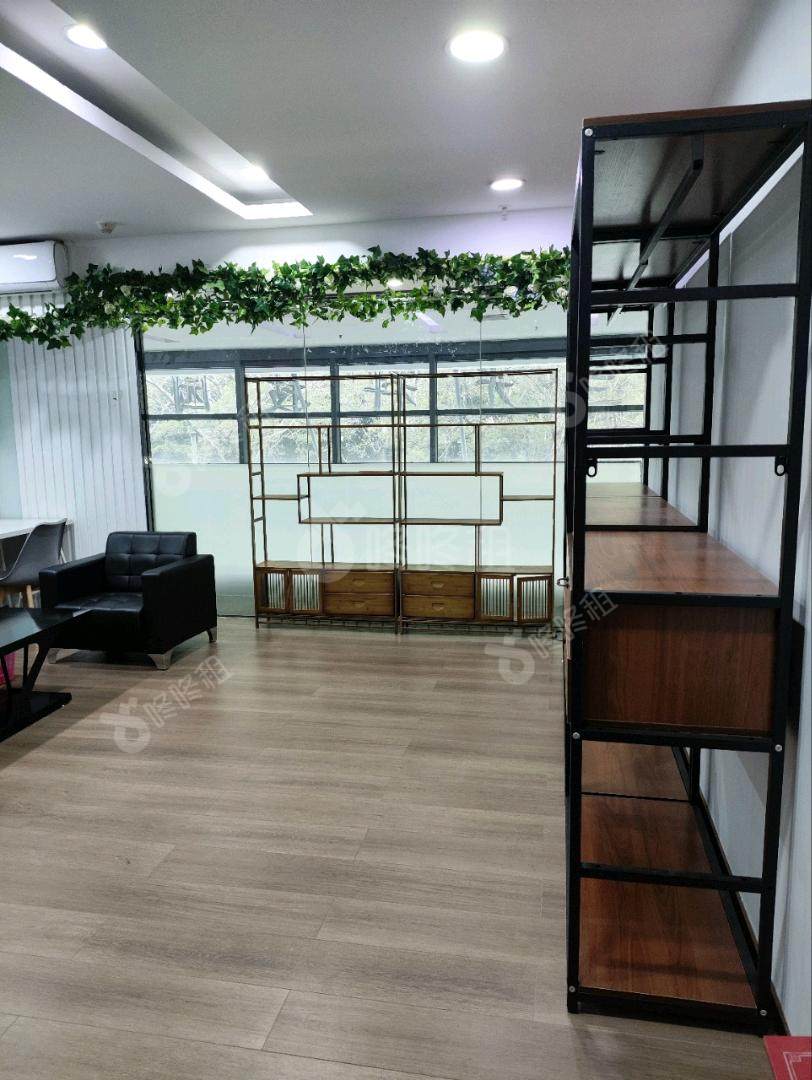 兰光科技大厦_65平_精装_办公室开间