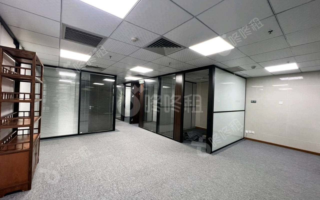 深圳特区报业大厦_160平_精装_办公室开间