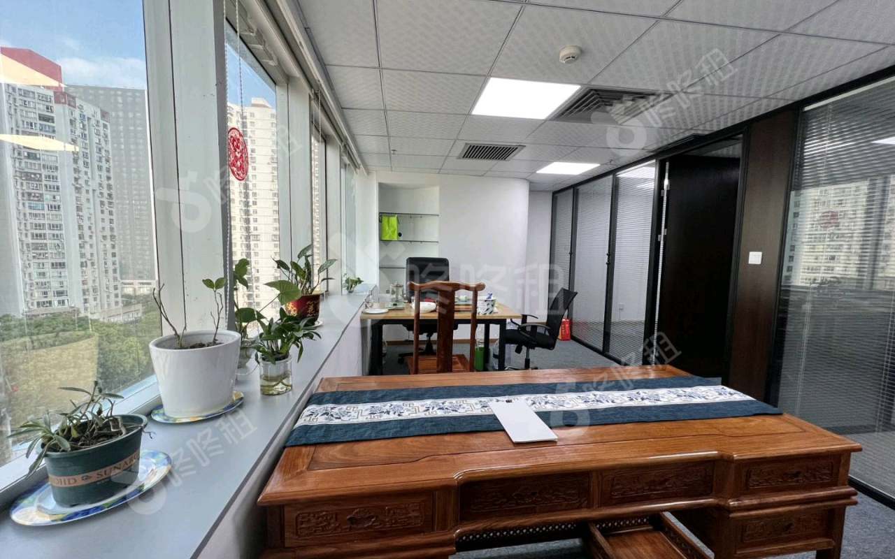 深圳特区报业大厦_160平_精装_办公室隔间