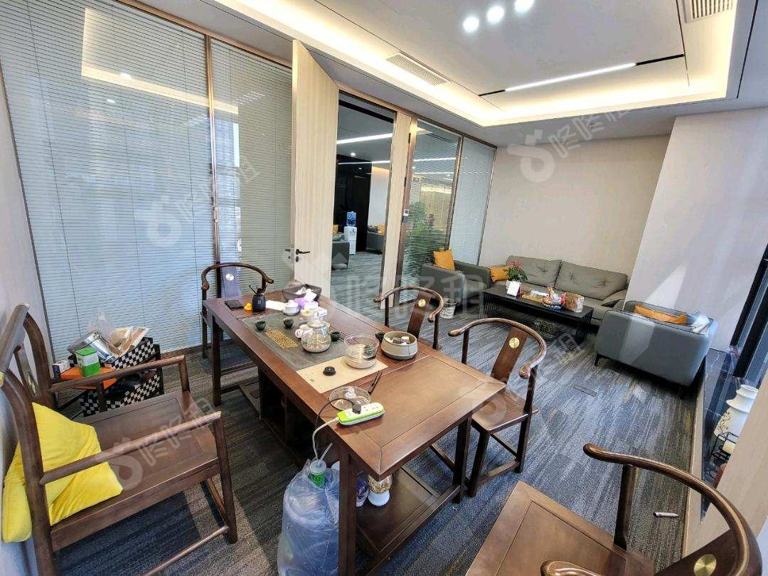 汇海广场_465平_精装_办公室隔间