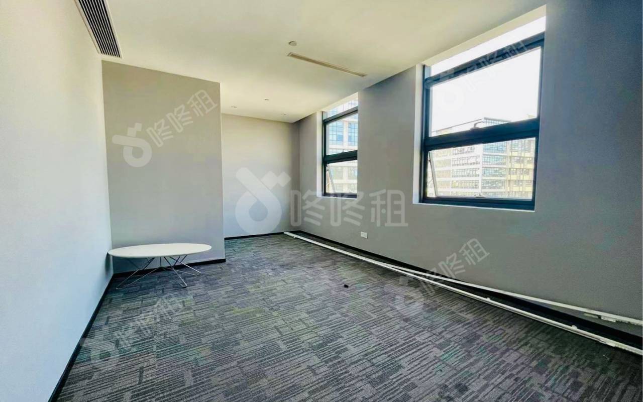 TCL国际E城_1498平_豪装_办公室隔间