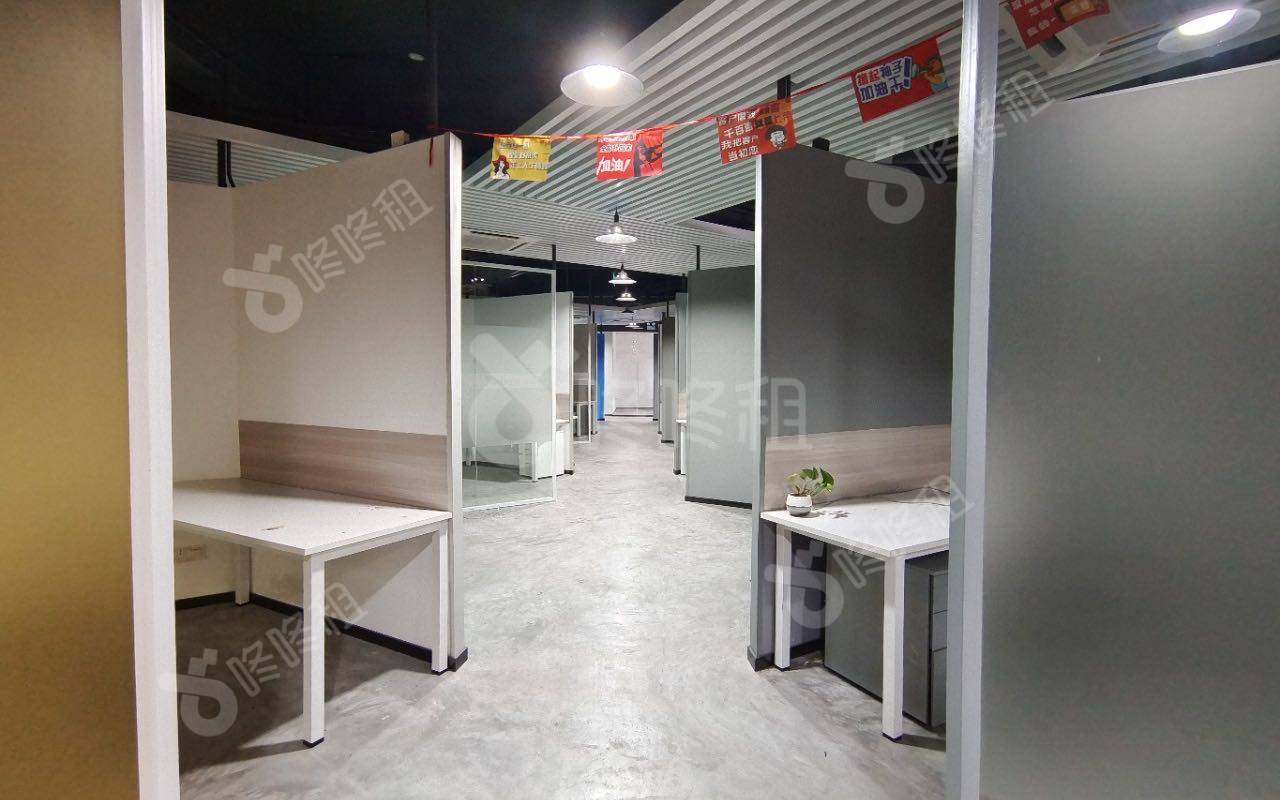 TCL国际E城_1498平_豪装_办公室开间