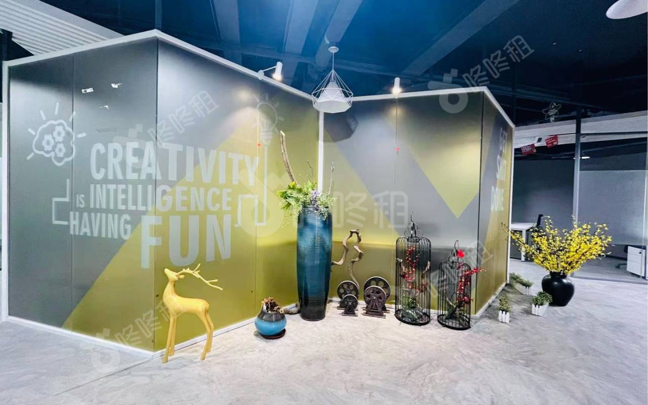 TCL国际E城_1498平_豪装_办公室开间