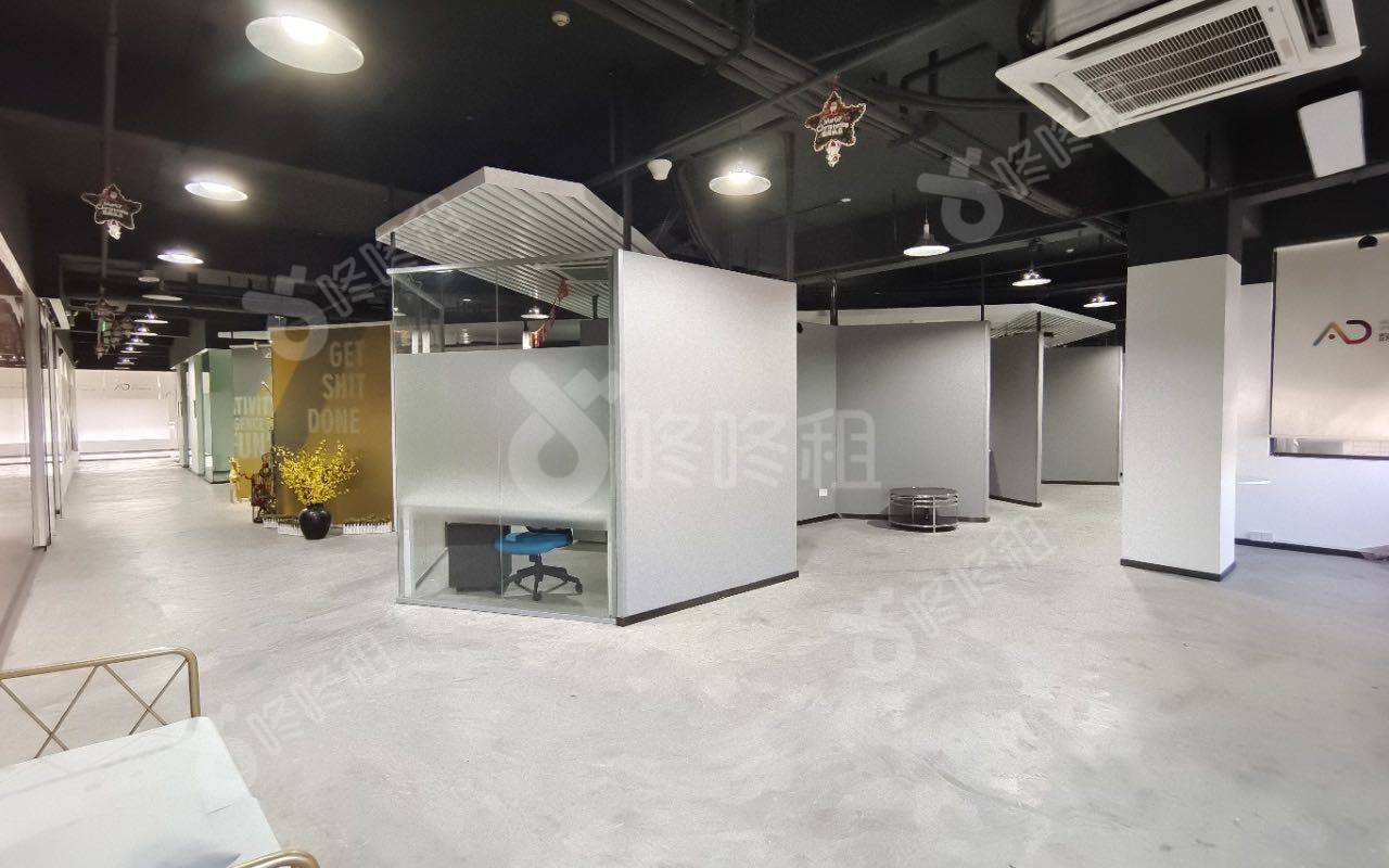 TCL国际E城_1498平_豪装_办公室开间