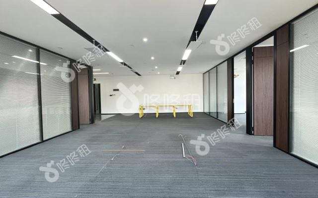 蘅芳科技大厦_298平_精装_办公室开间