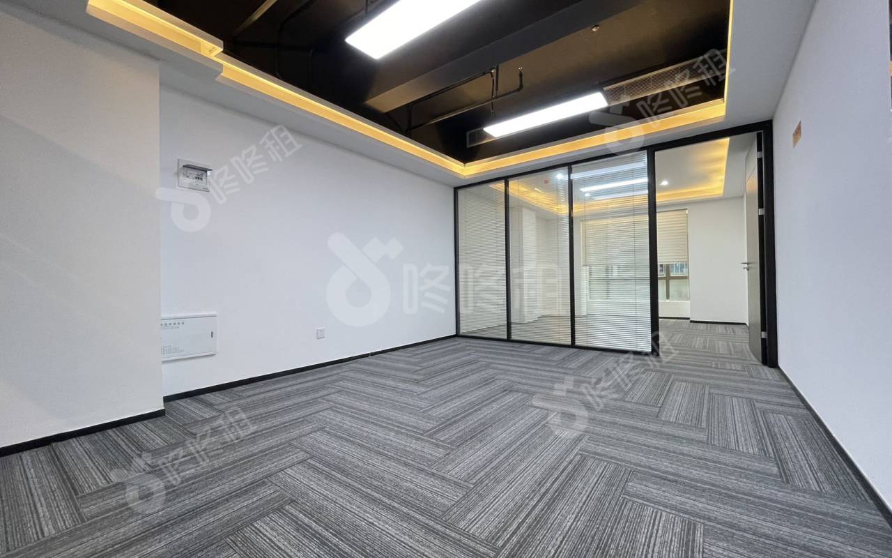 万联大厦(固戍)_76平_精装_前台