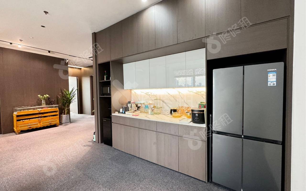 绿景美景广场_376平_精装_办公室开间