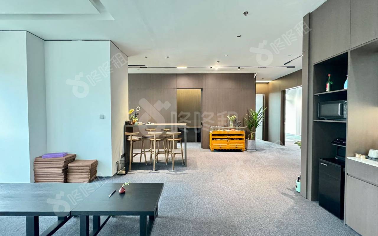 绿景美景广场_376平_精装_办公室开间