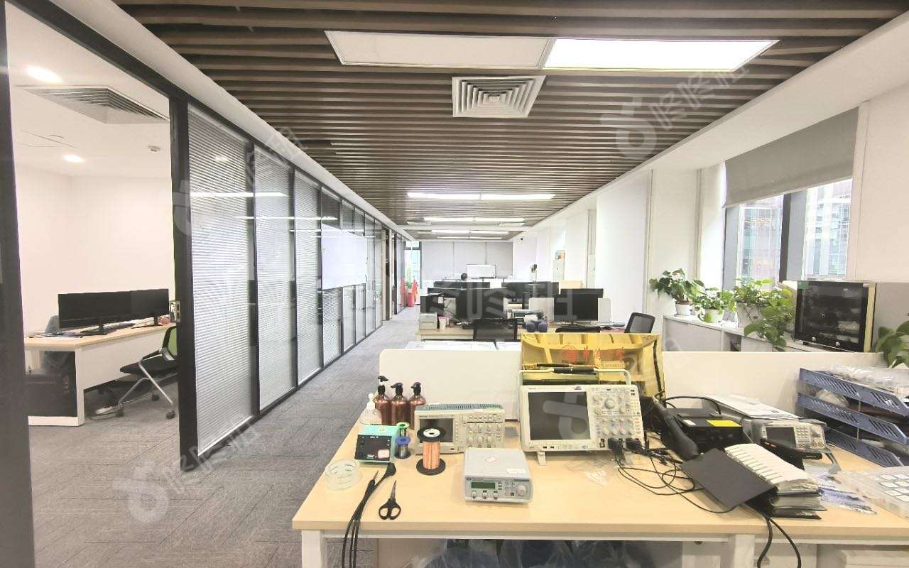 中科大厦_177平_精装_办公室开间