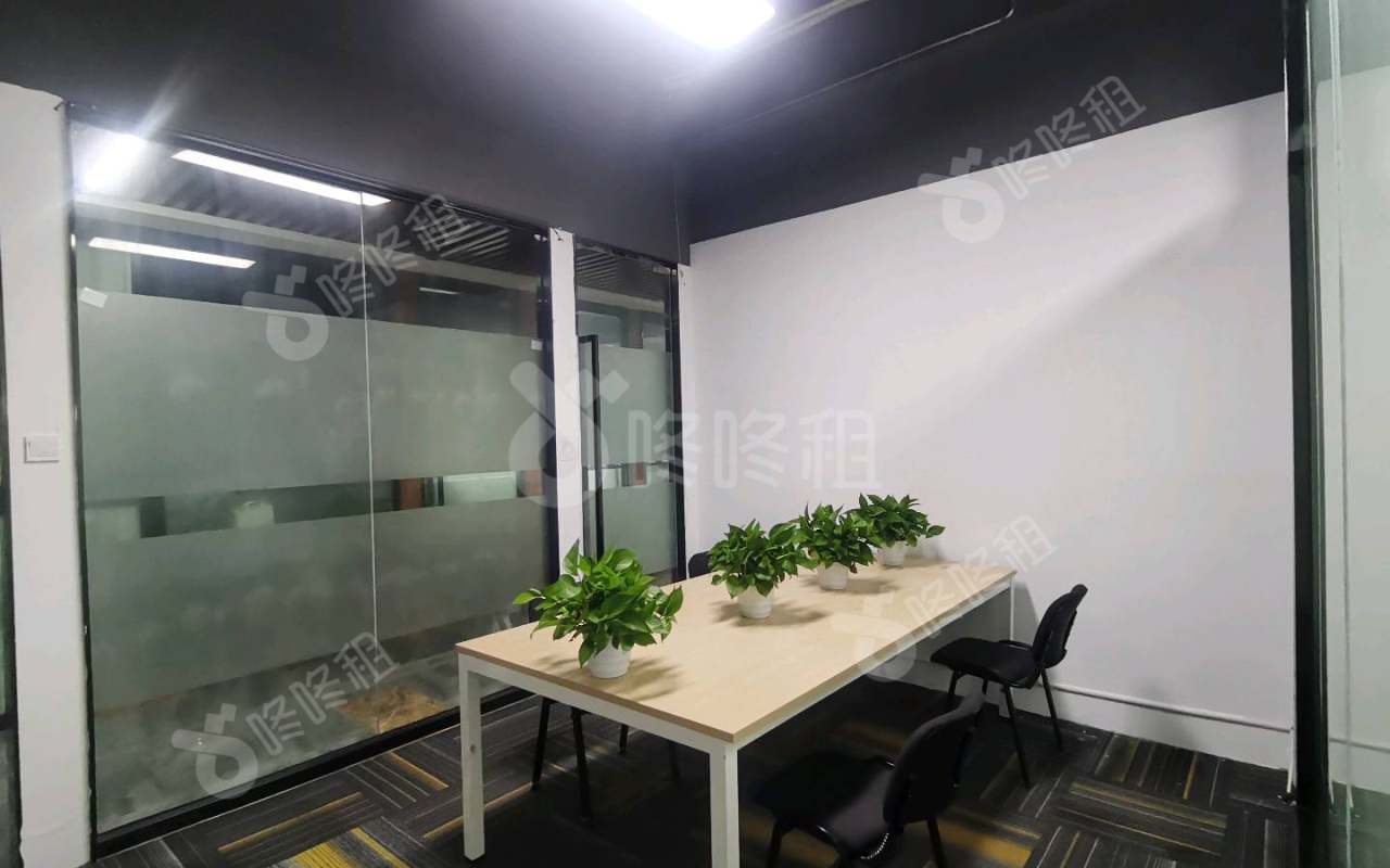 东美大厦_68平_精装_办公室开间