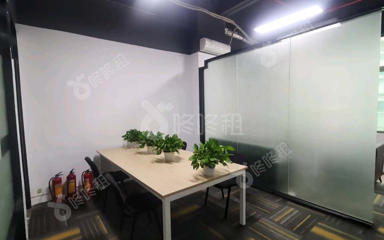 东美大厦_68平_精装_办公室开间