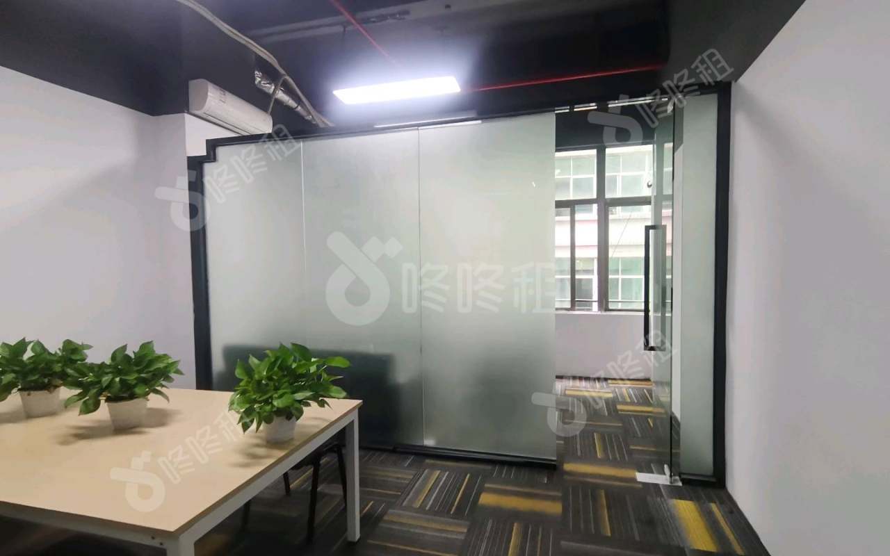 东美大厦_68平_精装_办公室开间