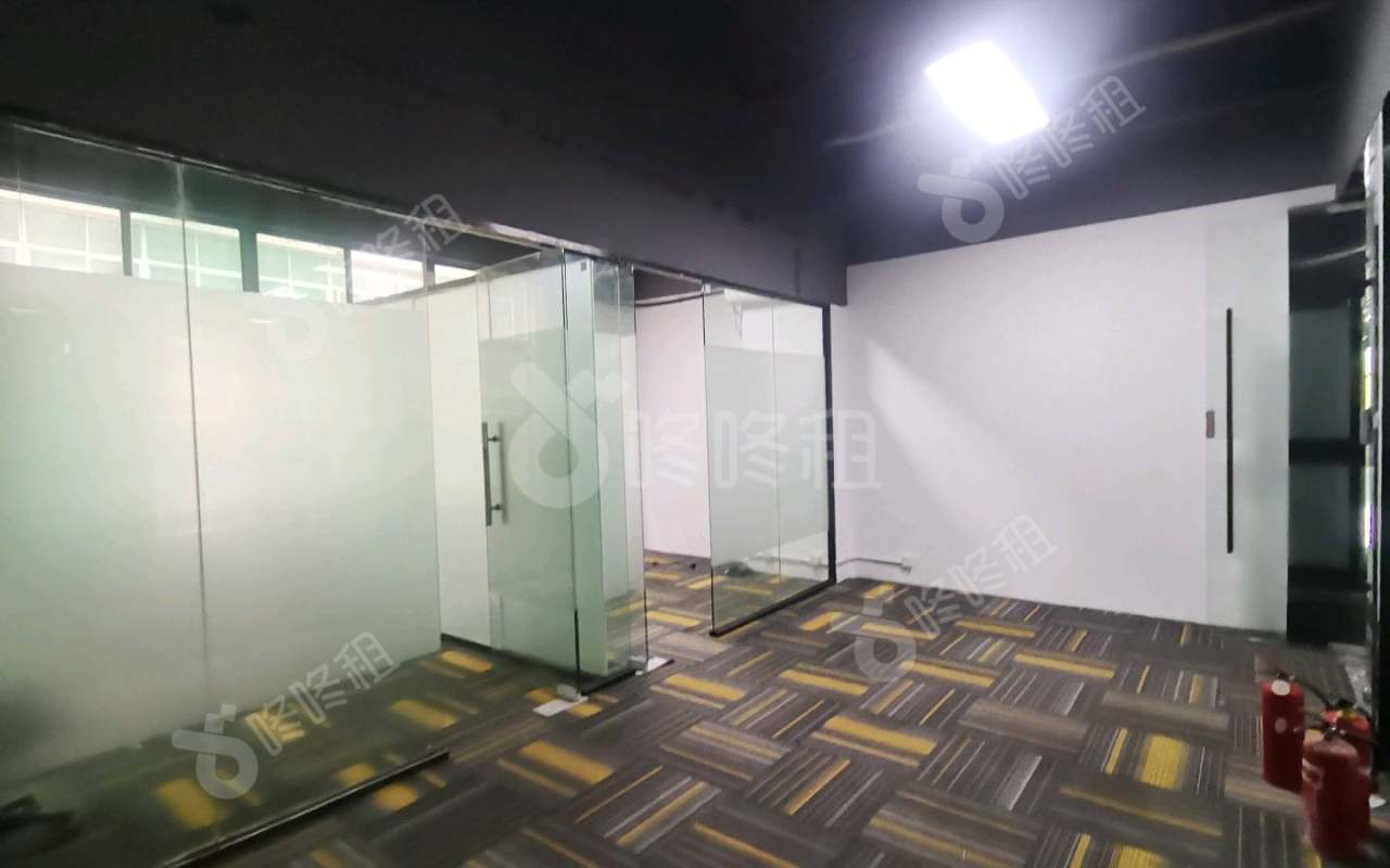 东美大厦_80平_精装_办公室开间