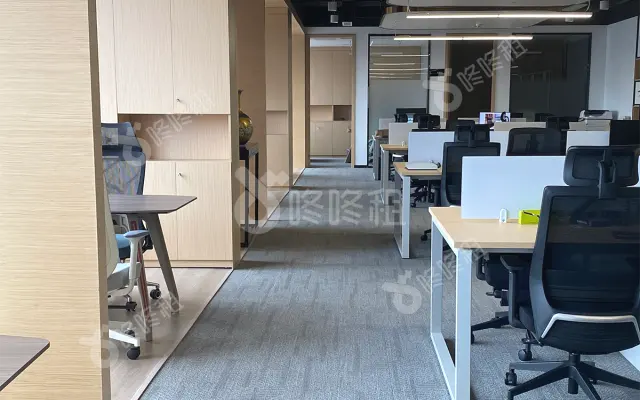清智集团(荣德国际中心)_开放式工位_办公室图片