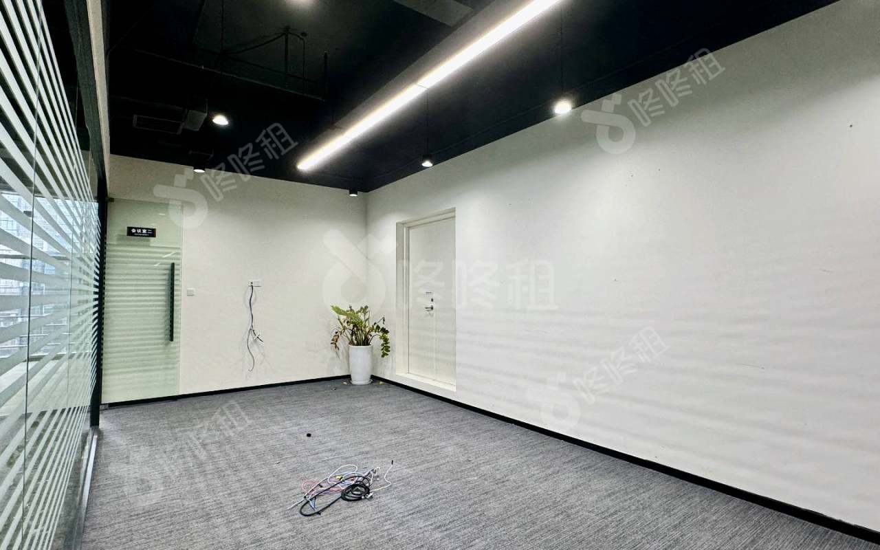 天安云谷二期_443平_精装_办公室隔间