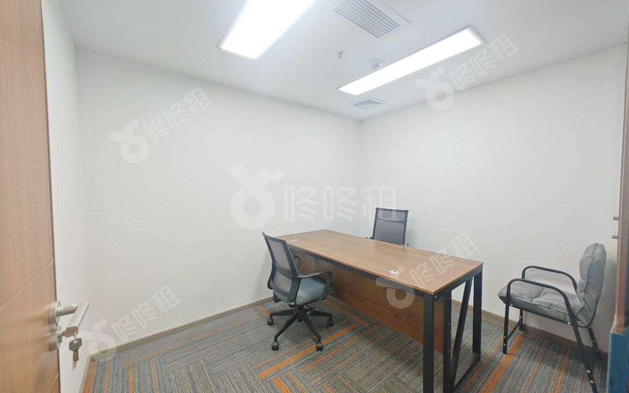 万基商务大厦_168平_精装_办公室隔间