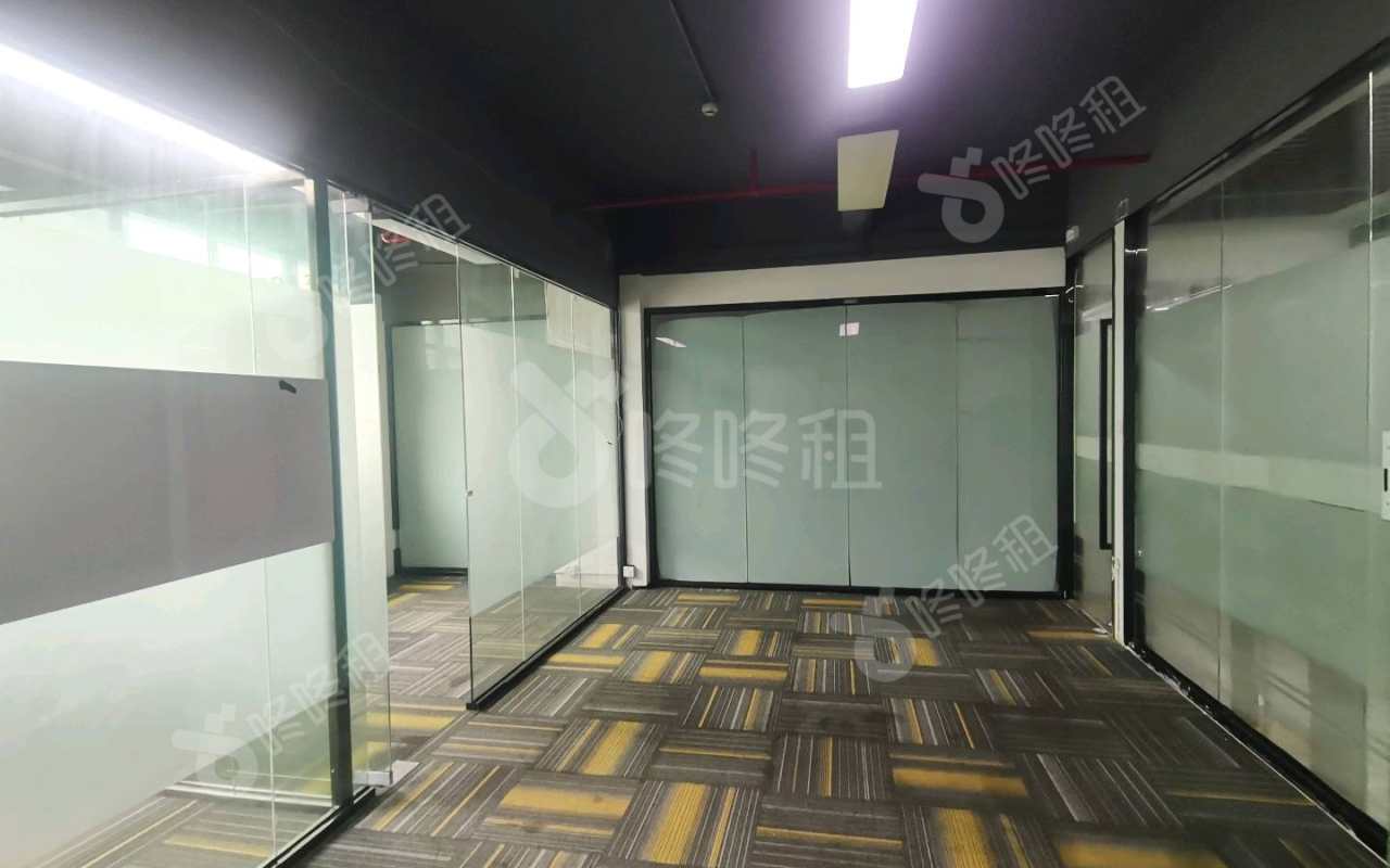 东美大厦_82平_精装_办公室开间