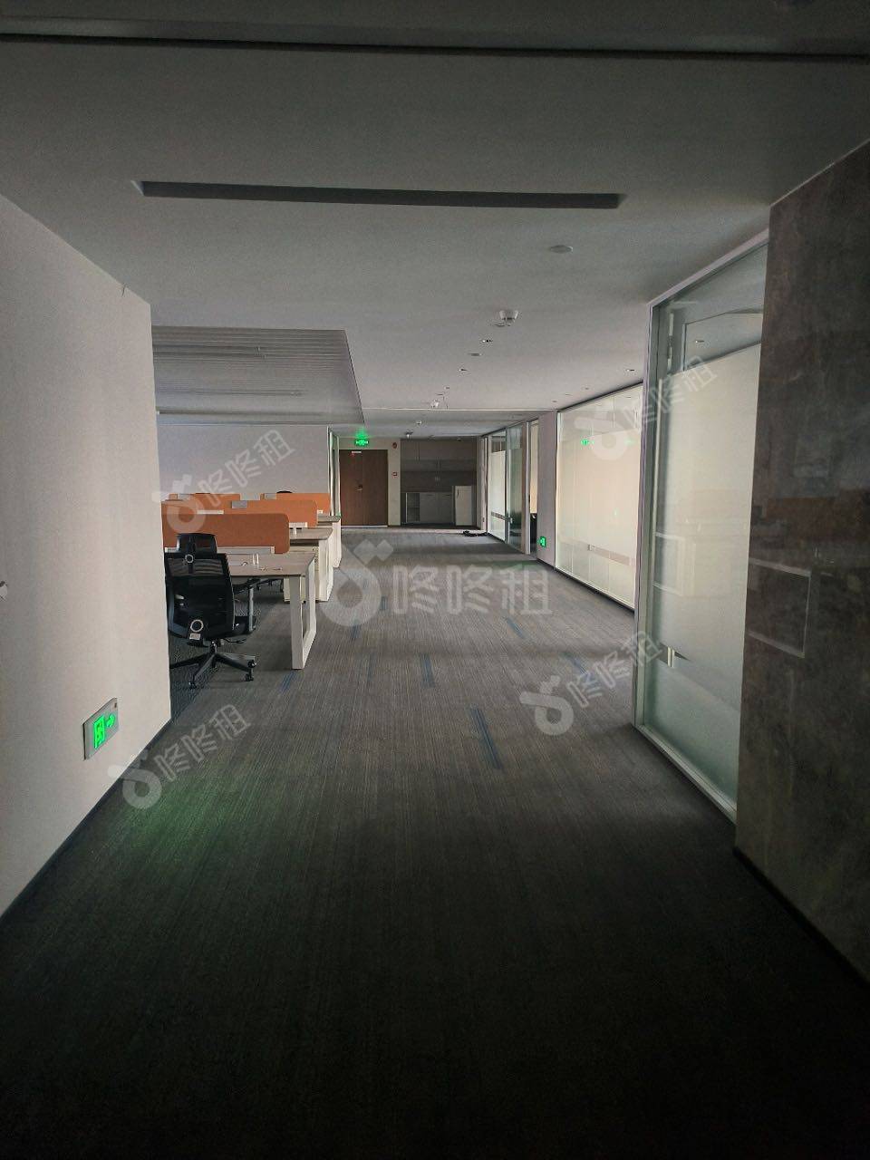 毅哲大厦_1280平_精装_办公室开间
